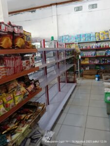 Pemasangan Rak Minimarket di SRC ADI Ogan Ilir