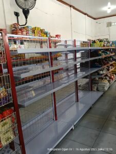 Pemasangan Rak Minimarket di SRC ADI Ogan Ilir
