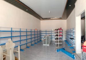 Pemasangan Rak Minimarket Toko Arinda Tani Tanjung Lago Banyuasin: Transformasi Toko Modern & Rapi